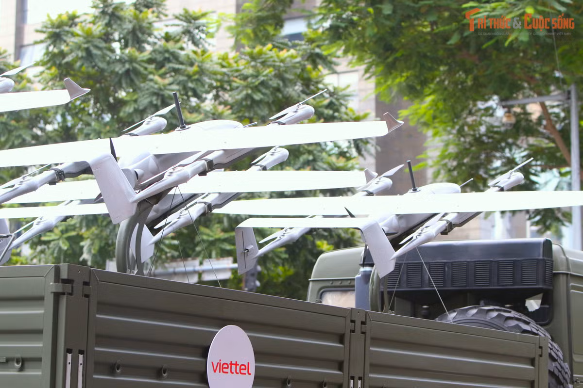 Sự xuất hiện của các vũ khí 'Made in Vietnam' cũng tạo điểm nhấn trong lễ tổng duyệt hôm nay.