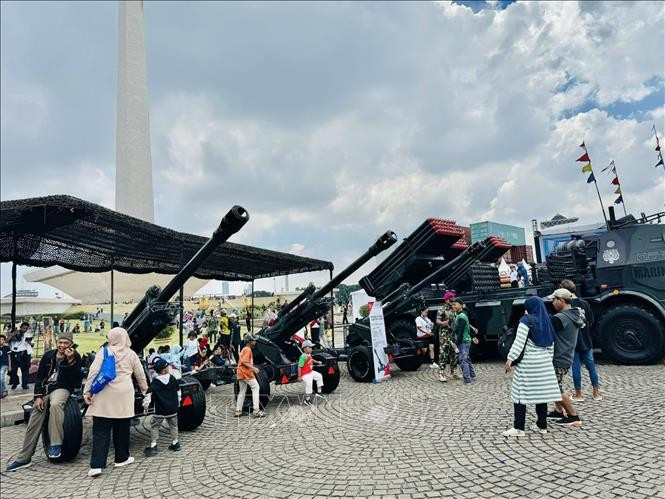 Nhiều khí tài, thiết bị và phương tiện hiện đại được trưng bày tại Triển lãm khí tài TNI 2025.