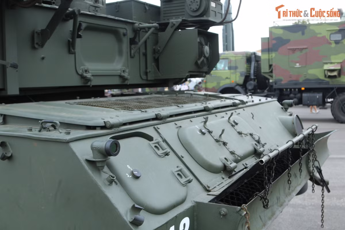 Tầm hoạt động của ZSU23-4 là 450km với đường nhựa và 350km với đường đất. Tổng trọng lượng chiến đấu của xe là 19 tấn.