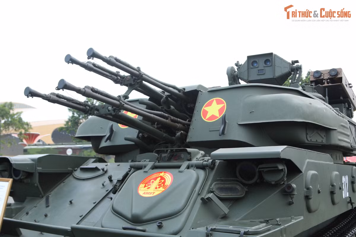 Tổ hợp pháo phòng không tự hành ZSU23-4 cải tiến là vũ khí tiêu biểu đại diện cho Quân chủng Phòng không - Không quân tại khu trưng bày ngoài trời của Bộ Quốc phòng tại Triển lãm thành tựu đất nước. Bên cạnh các hệ thống vũ khí khác đang làm nhiệm vụ bảo vệ vùng trời Tổ quốc.