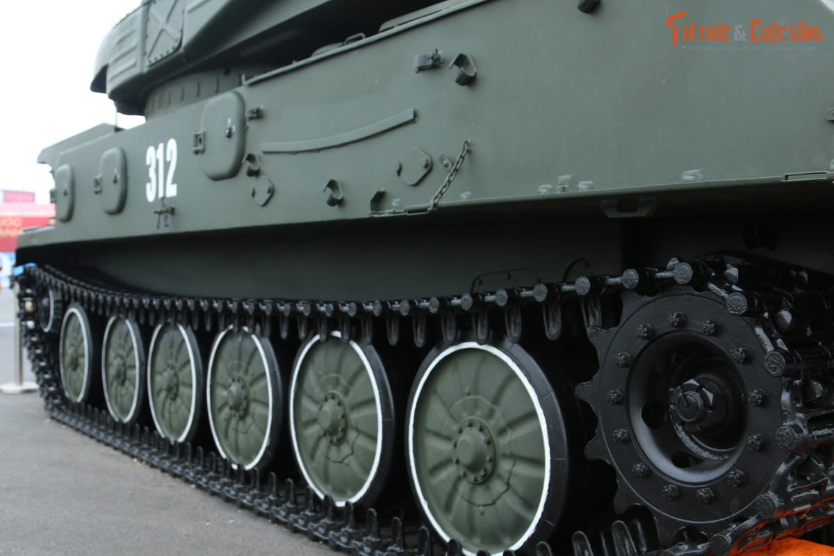 Tổ hợp pháo phòng không tự hành ZSU23-4 tại Triển lãm thành tựu đất nước.