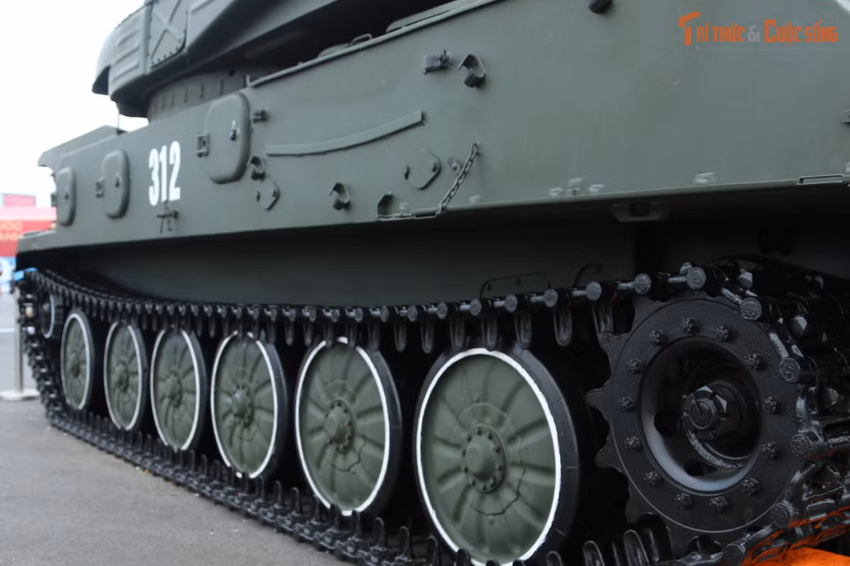 Tổ hợp pháo phòng không tự hành ZSU23-4 tại Triển lãm thành tựu đất nước.