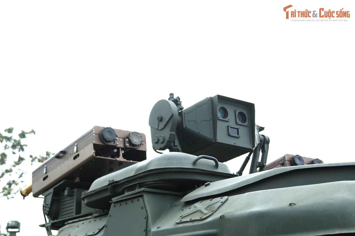 Tổ hợp ZSU23-4 với hệ thống điều khiển hỏa lực sử dụng khí tài quang điện tử do trong nước tự sản xuất có thể đưa vào huấn luyện và sẵn sàng chiến đấu trong đơn vị thuộc Quân chủng Phòng không-Không quân nhờ giao diện sử dụng tiếng Việt, các nút điều khiển đơn giản hơn so với tổ hợp Zsu 23-4 nguyên bản nên việc huấn luyện cho kíp chiến đấu nắm bắt thao tác sử dụng khá thuận lợi.