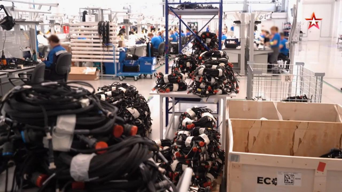 Với khả năng bay và tấn công chính xác trong giai đoạn cuối, Geran-2 có thể gây thiệt hại cả về vật chất và tâm lý. Geran-2 có tầm hoạt động tới 2.000km, tốc độ hành trình 180km/giờ, trần bay lên đến 4.000m và thời gian bay tối đa 12 giờ. Động cơ piston công suất 50 mã lực giúp vận hành ổn định, với chi phí sản xuất ước tính từ 20.000 đến 50.000 USD mỗi chiếc.