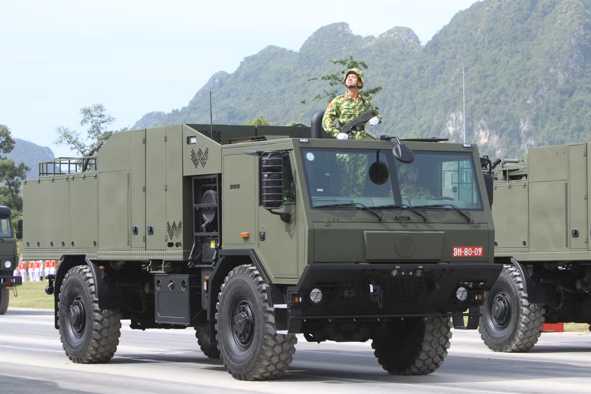 Khối xe của Binh chủng Phòng hoá.