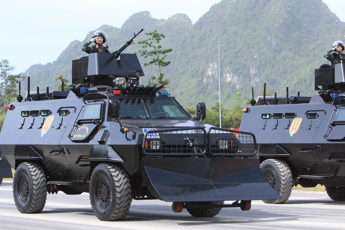 Xe chống được nhiều loại đạn, bánh xe có thể tiếp tục di chuyển khi bị bắn thủng hoặc gặp sự cố trong thực hiện nhiệm vụ.