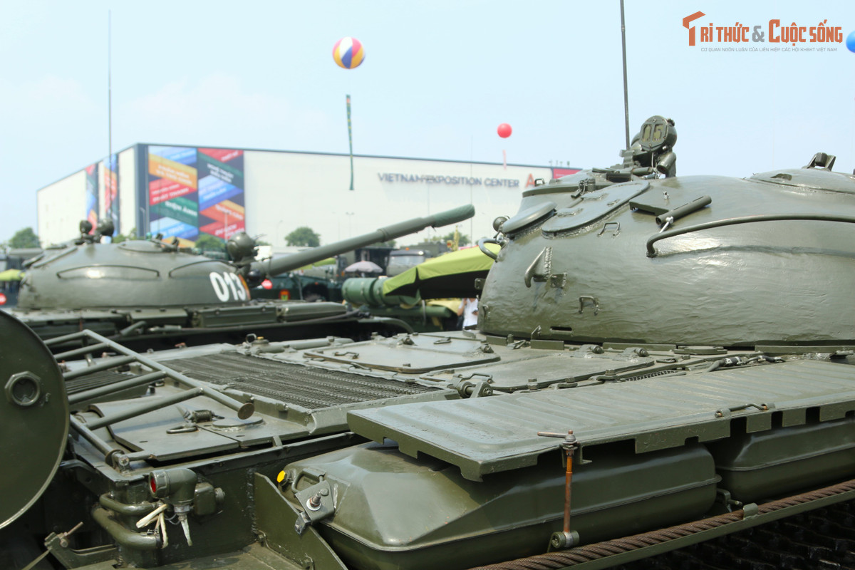 Xe được trang bị động cơ 580 mã lực với tốc độ tối đa 50 km/h trên đường nhựa. Tầm hoạt động 450 km trên đường nhựa và 320 km trên đường đất.