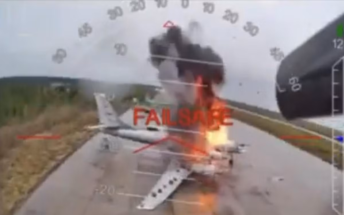 Ngày 1/6, Bộ Quốc phòng Nga xác nhận Ukraine thực hiện cuộc tấn công bằng máy bay không người lái quy mô lớn vào nhiều sân bay quân sự của nước này, một số máy bay ném bom chiến lược Tu-95 bị hư hại trong đợt tập kích.