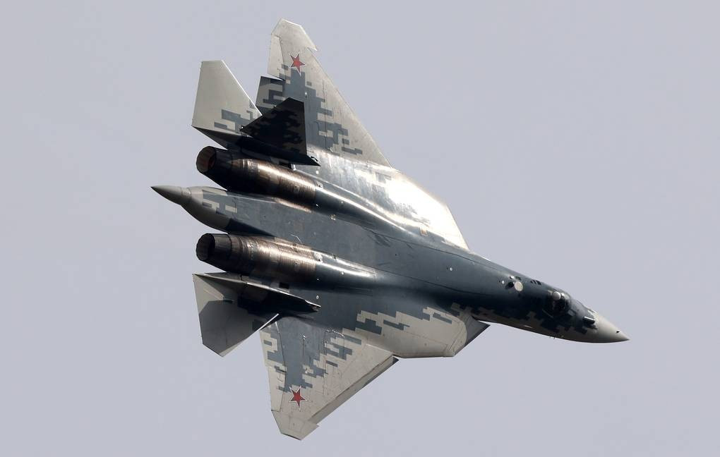 Su-57E ra mắt tại Dubai Airshow 2025 với ưu thế kỹ thuật và giá cả cạnh tranh, nhắm vào khách hàng đang e ngại các điều kiện ràng buộc từ Mỹ và phương Tây. Ảnh: TASS