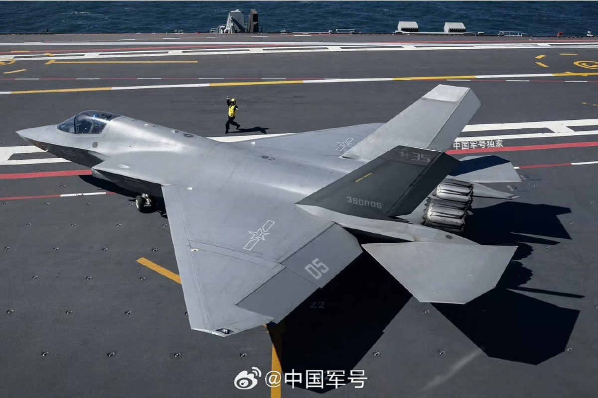 Tàu Phúc Kiến đã tiến hành một loạt các cuộc thử nghiệm trên biển kể từ tháng 5 năm 2024. Hiện tại, tàu đang tiến hành thêm các cuộc thử nghiệm trên biển và huấn luyện ở Biển Đông sau khi đi qua Eo biển Đài Loan vào đầu tháng này.