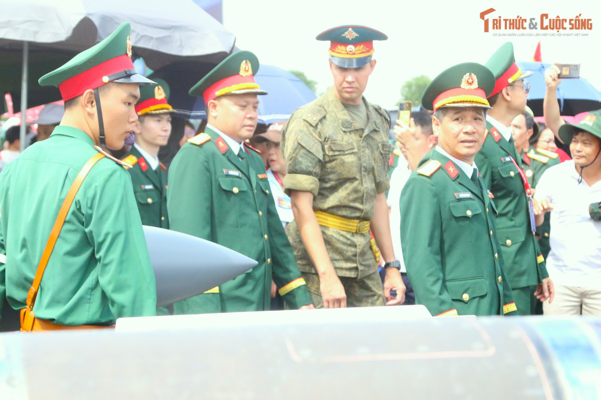 Theo thông tin của Bộ Quốc phòng, hơn 430 vũ khí, khí tài, sản phẩm thuộc 60 chủng loại sẽ được giới thiệu tại khu trưng bày trong nhà và ngoài trời. Trong đó có nhiều trang bị, khí tài hiện đại diện cho các Quân, Binh chủng thuộc Quân nhân dân Việt Nam.