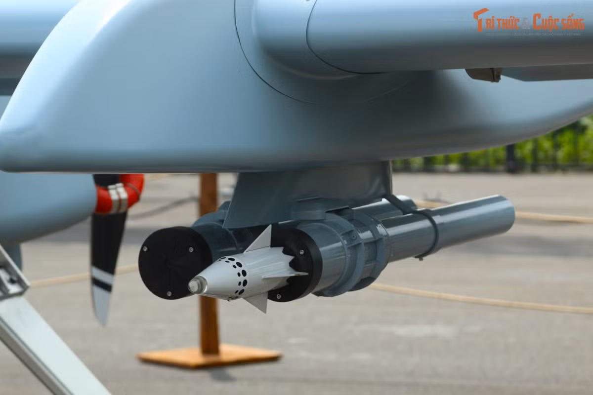 UAV này có thể mang theo tên lửa, bom thông minh...