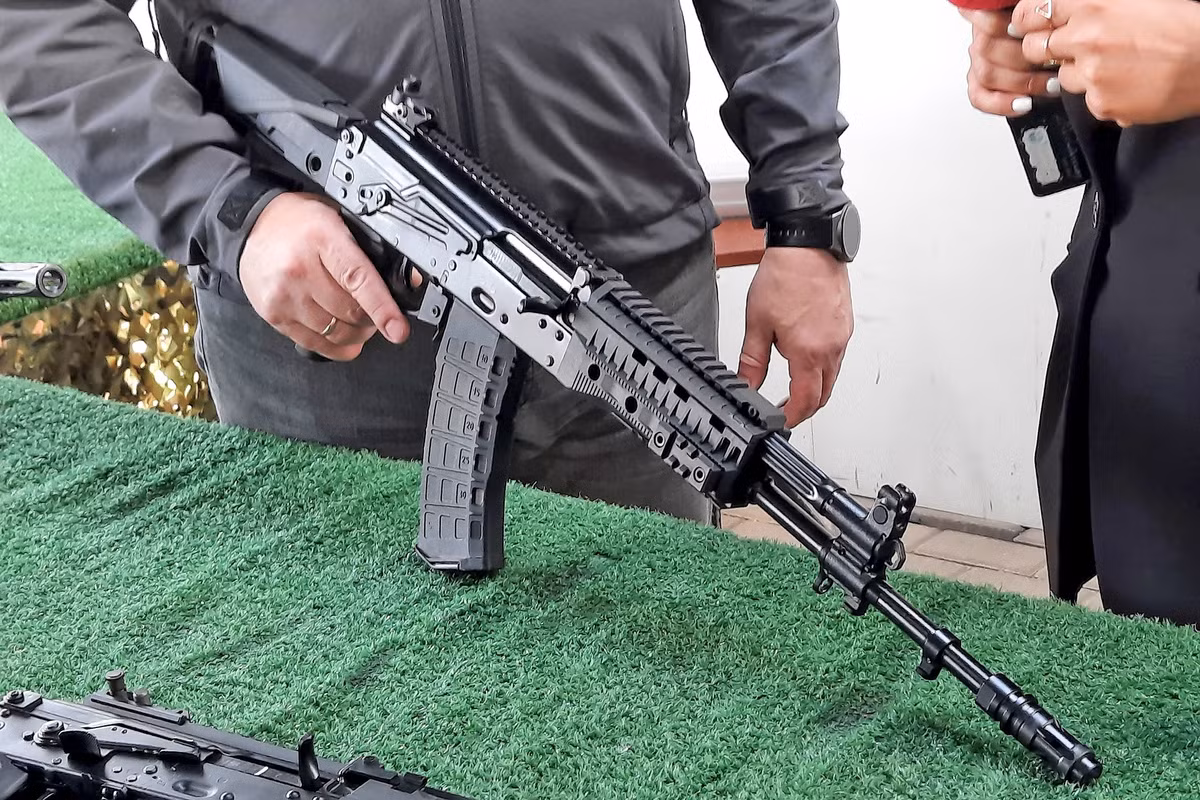 Kalashnikov Concern hiện có đầy đủ các loại vũ khí chiến đấu hạng nhẹ với nhiều cỡ nòng 5,45 mm và 7,62 mm. "Đối với chúng tôi, vấn đề trên rất quan trọng khi xét đến việc cung cấp cho khách hàng các giải pháp có sẵn", ông Lushnikov nhấn mạnh.