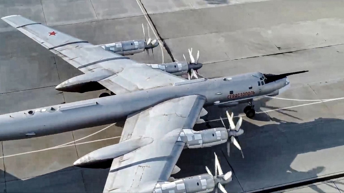 View - Sức mạnh máy bay ném bom Tu-95MS khiến Ukraine trăm phương ngàn kế tiêu diệt | Báo Tri thức và Cuộc sống - TIN TỨC PHỔ BIẾN KIẾN THỨC 24H