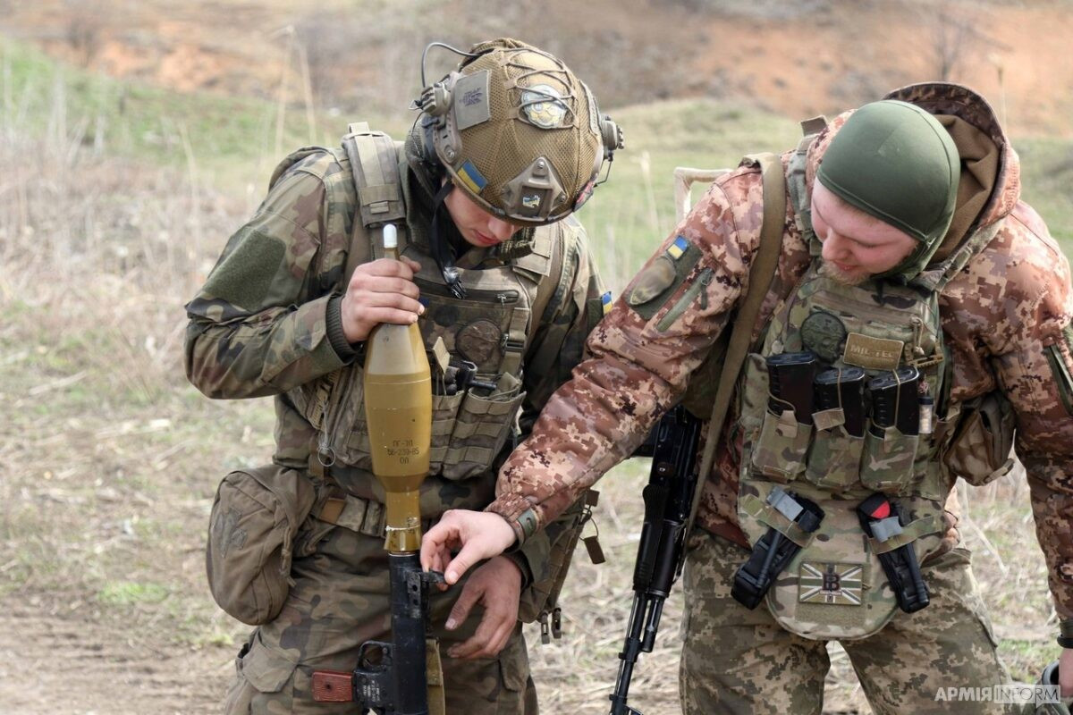 Theo Trung tá Bohdan Shevchuk, mọi thất bại lớn trước đây của AFU đều do vấn đề luân chuyển quân một số đơn vị, hoặc AFU không có quân tiếp viện; do vậy việc ông bị cách chức, chỉ là che đậy cho những quyết định sai lầm của lãnh đạo AFU và Kiev.