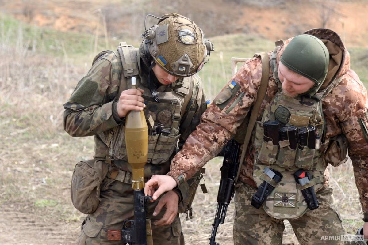 Theo Trung tá Bohdan Shevchuk, mọi thất bại lớn trước đây của AFU đều do vấn đề luân chuyển quân một số đơn vị, hoặc AFU không có quân tiếp viện; do vậy việc ông bị cách chức, chỉ là che đậy cho những quyết định sai lầm của lãnh đạo AFU và Kiev.