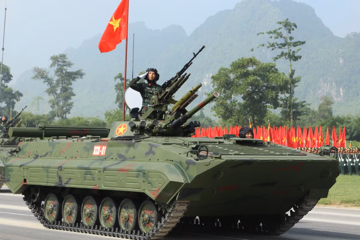 Xe chiến đấu bộ binh XCB-01 là sản phẩm tiêu biểu của nền Công nghiệp quốc phòng Việt Nam trong những năm gần đây.