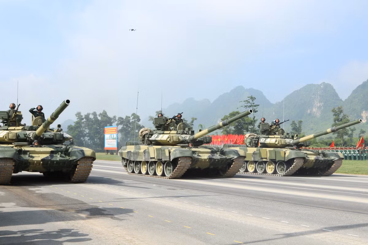 Tiếp đến là các xe tăng T-90S/SK.
