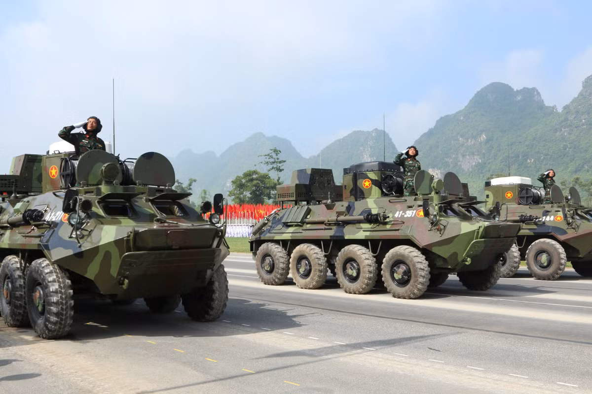 Xe chỉ huy thông tin BTR-60PU.