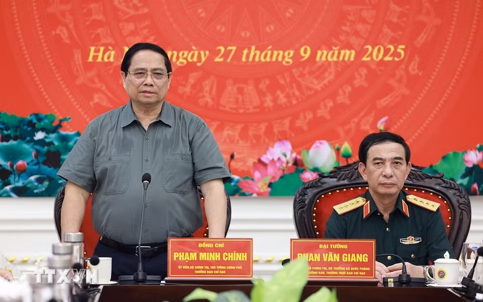 Thủ tướng Phạm Minh Chính làm việc với lãnh đạo Quân uỷ Trung ương, Bộ Quốc phòng về phát triển công nghiệp quốc phòng. Ảnh: Dương Giang/TTXVN