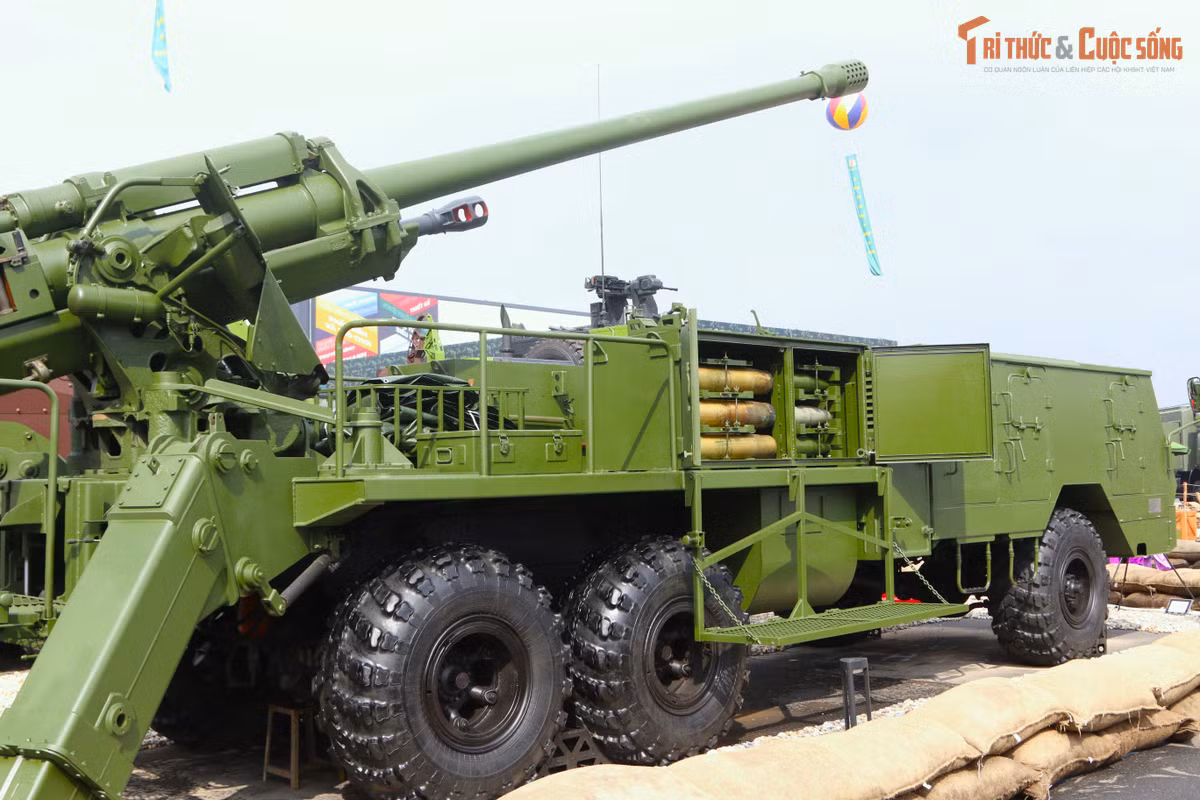 PTH130-K255B cũng được xem là tiếp nối thành công của những chương trình tự hành hóa pháo mặt đất được công nghiệp quốc phòng Việt Nam thực hiện trước đây. Điển hình như pháo tự hành 105mm đặt trên khung gầm xe Ural-375D; pháo 85mm trên khung gầm Ural-43206.