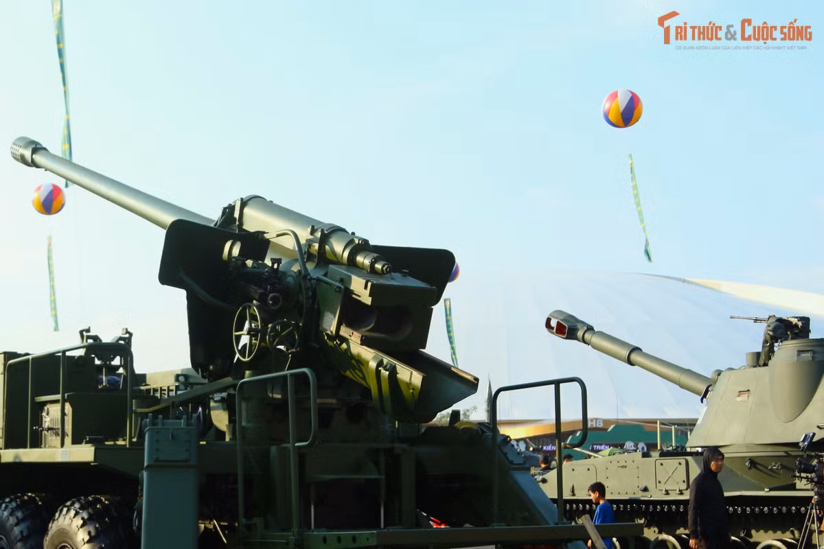 Theo thông số giới thiệu PTH130-K255B tại triển lãm thời gian chuyển từ thế hành quân sang chiến đấu và ngược lại là dưới 4 phút. Góc tầm từ 0° đến 45°, kết hợp với góc hướng ±25°, tạo điều kiện linh hoạt trong nhiều tình huống bắn.