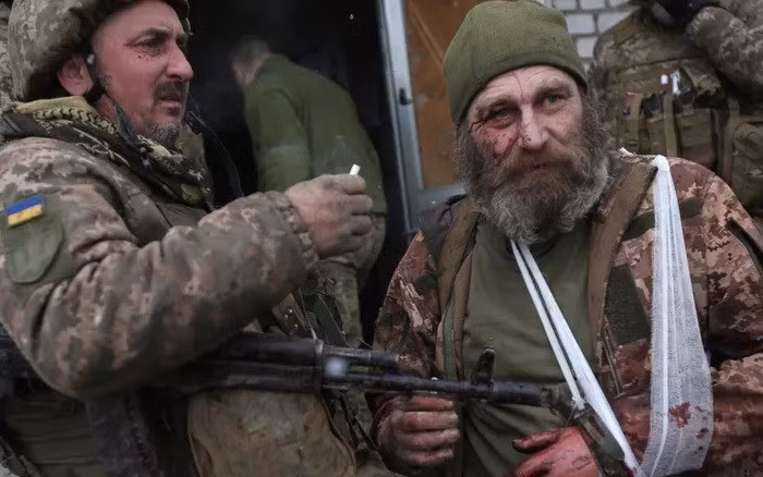 Gần Novy Put và Zarya, nhiều lực lượng cơ giới của Ukraine, bao gồm xe tăng Leopard và pháo lựu M109 Paladin, đã bị phá hủy trong các cuộc giao tranh. Nhiều lính biệt kích Ukraine đã bị hỏa lực pháo binh và UAV FPV của RFAF chặn lại và tiêu diệt gần các làng biên giới Belaya Balka và Bessalovka của Ukraine.