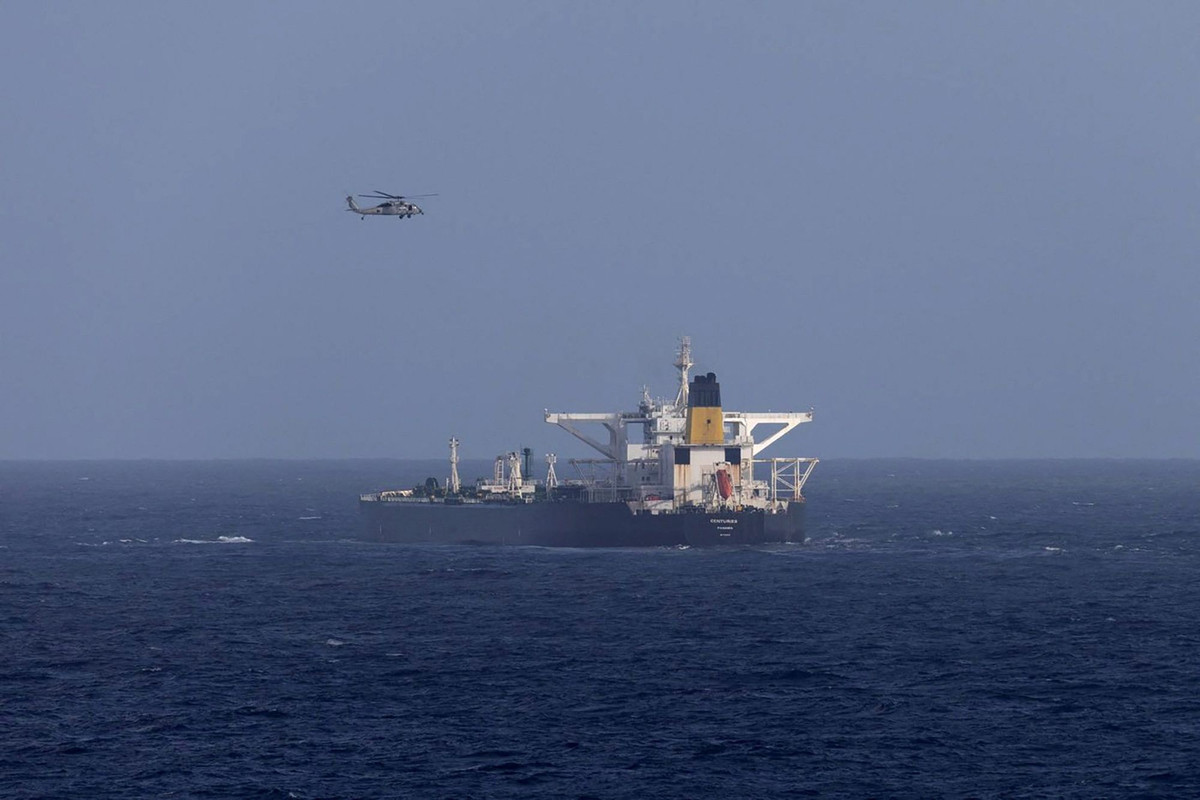 us-united-states-helicopter-panama-flagged-oil-tanker-venezuela-by-department-of-homeland-security-handout-reuters-via-cnn-newsource.jpg