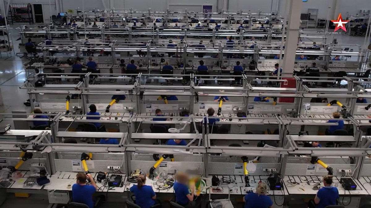 Nhà máy Yelabuga đi vào hoạt động từ năm 2023, từng nhiều lần trở thành mục tiêu tấn công bằng của Ukraine, lần gần nhất được cho là vào ngày 15/6.