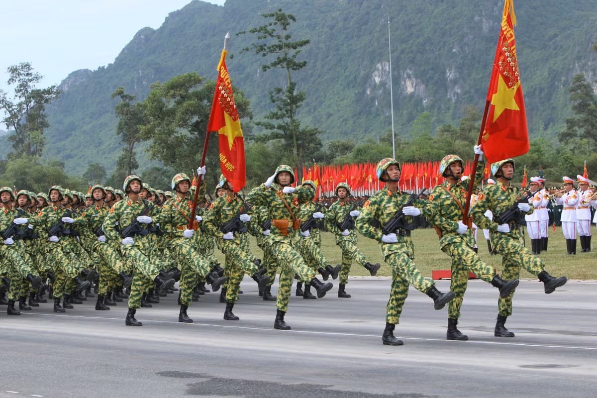 Khối Chiến sĩ Phòng hóa - lực lượng đặc biệt xử lý, ứng phó, khắc phục các sự cố hóa chất, sinh học, phóng xạ, hạt nhân.