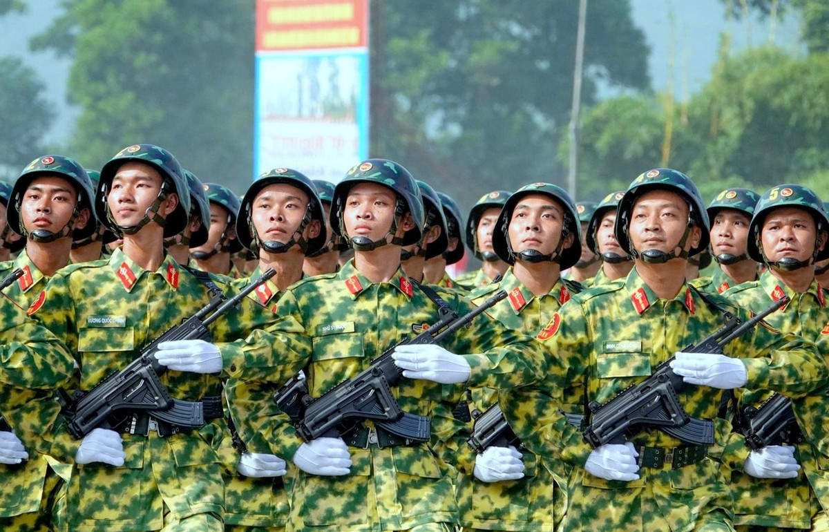 Khối chiến sĩ Phòng hóa hợp luyện diễu binh với mẫu trang phục mới. Ảnh: Nguyễn Minh