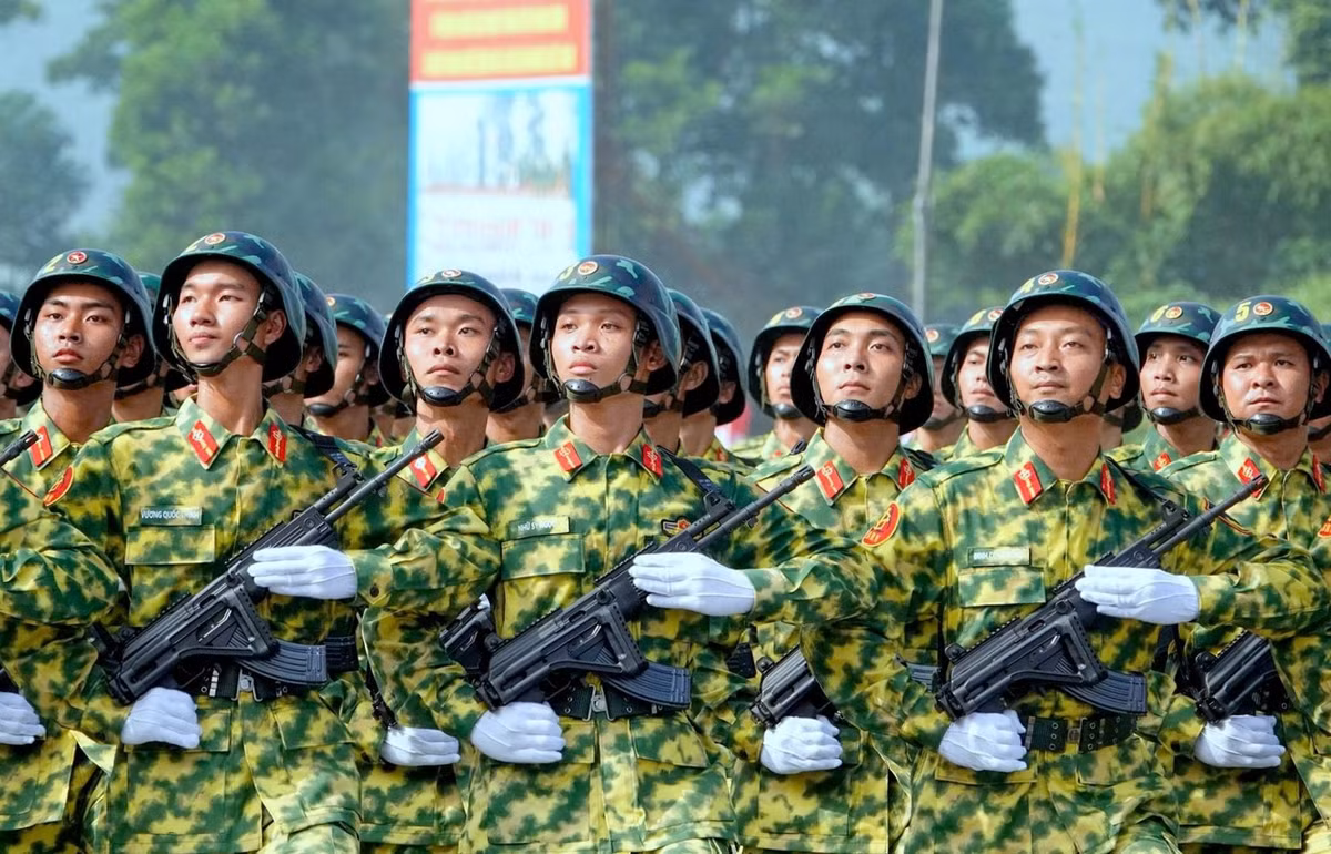 Khối chiến sĩ Phòng hóa hợp luyện diễu binh với mẫu trang phục mới. Ảnh: Nguyễn Minh