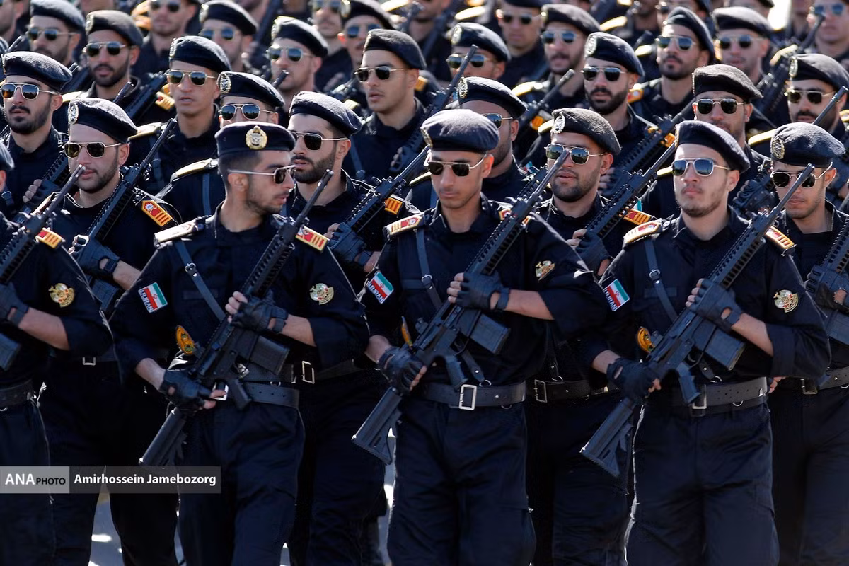 Nếu không có chân rết như vậy, thì ở một quốc gia như Iran, nơi lực lượng dân quân Basij và cảnh sát có mặt ở hầu hết mọi làng mạc và thị trấn, ngay cả khi lực lượng đặc nhiệm Israel có “ba đầu và sáu cánh tay”, họ cũng không thể sống sót được một ngày. (nguồn ảnh IRNA, Al Jazeera, Times of Israel, Sohu).