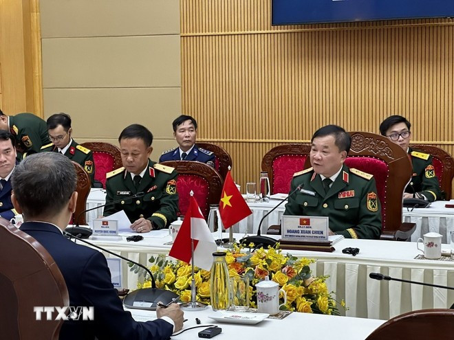 Thượng tướng Hoàng Xuân Chiến, Ủy viên Trung ương Đảng, Ủy viên Thường vụ Quân ủy Trung ương, Thứ trưởng Bộ Quốc phòng, phát biểu tại đối thoại. Ảnh: Trần Lê Lâm/TTXVN