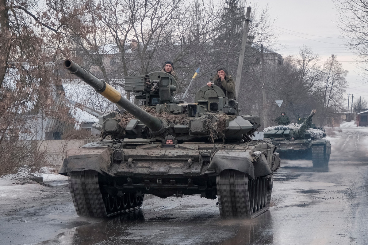 Trung bình 10.000 binh sĩ Ukraine chỉ có từ ba đến sáu xe tăng. Vậy thì đội hình này là gì? Thực tế là một lực lượng bộ binh thường và trên chiến trường hiện đại, đội hình như vậy chắc chắn là tiến công sẽ rất khó khăn, vì họ không có hỏa lực đột kích mạnh.