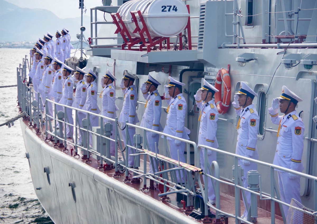 View - Hải quân luyện tập sẵn sàng cho sự kiện A80 diễu binh trên biển | Báo Tri thức và Cuộc sống - TIN TỨC PHỔ BIẾN KIẾN THỨC 24H