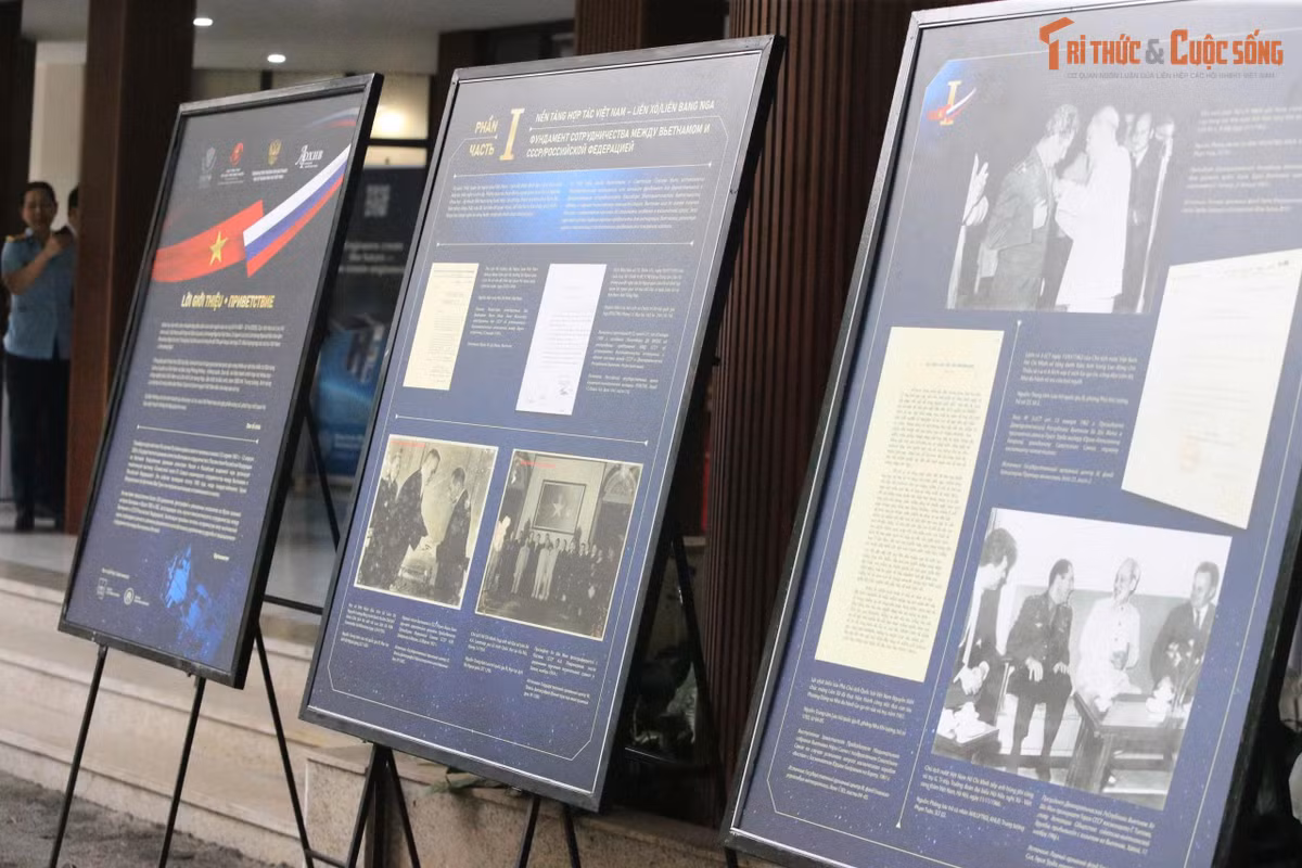 Ngày 10/4, tại Không gian giới thiệu Di sản tư liệu thế giới của Việt Nam và tài liệu lưu trữ quốc gia tiêu biểu, Cục Văn thư và Lưu trữ nhà nước (Bộ Nội vụ) phối hợp với Đại sứ quán Liên bang Nga tại Việt Nam, Cơ quan Lưu trữ Liên bang Nga, Lưu trữ Viện Hàn lâm Khoa học Nga, Bảo tàng Lịch sử Quân sự Việt Nam, Bảo tàng Phòng không - Không quân tổ chức khai mạc trưng bày “Chuyến bay Liên hợp 37 - Biểu tượng hợp tác vũ trụ Việt Nam - Liên bang Nga”.