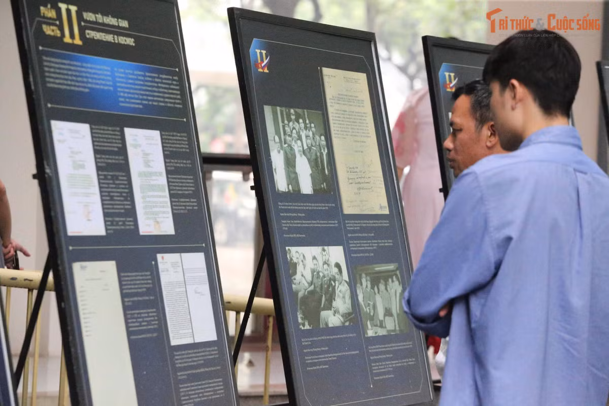 Trưng bày giới thiệu hệ thống tài liệu, hình ảnh và hiện vật tiêu biểu, tái hiện toàn diện hành trình của chuyến bay Soyuz 37 - từ quá trình tuyển chọn, huấn luyện, thực hiện nhiệm vụ cho đến ngày trở về, trong đó có nhiều tài liệu lần đầu tiên được công bố.