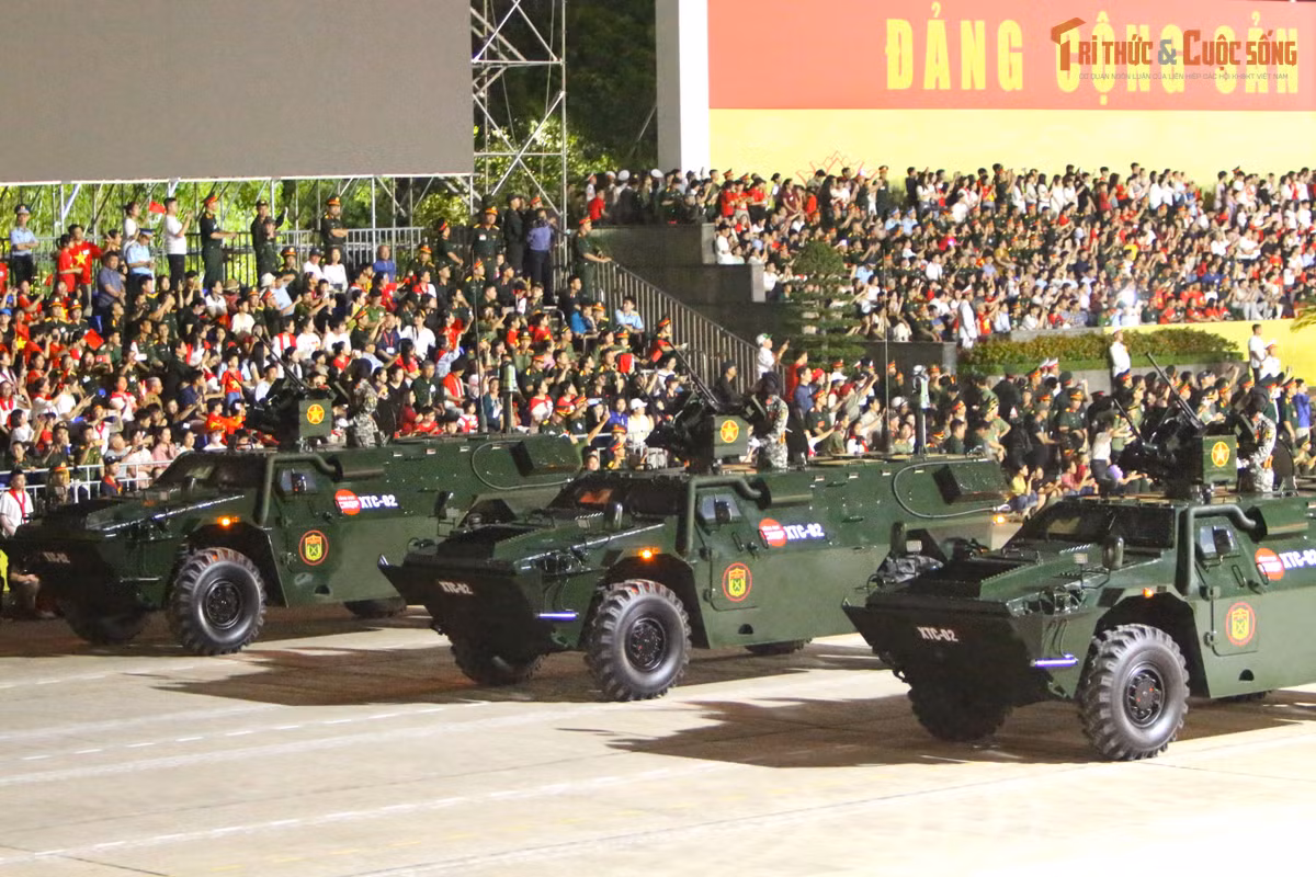 Một mẫu xe thiết giáp khác do Việt Nam chế tạo sẽ tham gia nhiệm vụ A80 là XTC-02. Đây là xe thiết giáp chở quân chiến đấu, xe được trang bị súng máy phòng không 12,7mm, cũng như súng máy đồng trục 7.62mm.