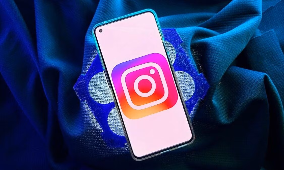 Người dùng cũng có thể đẩy nổi một story mỗi tuần để ưu tiên hiển thị.