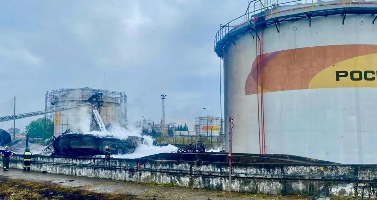 Cuộc tấn công bằng UAV này là một phần trong chiến dịch của Ukraine nhằm vào cơ sở hạ tầng năng lượng của Nga – lĩnh vực được xem là thiết yếu cho nỗ lực duy trì cuộc chiến của Moscow.