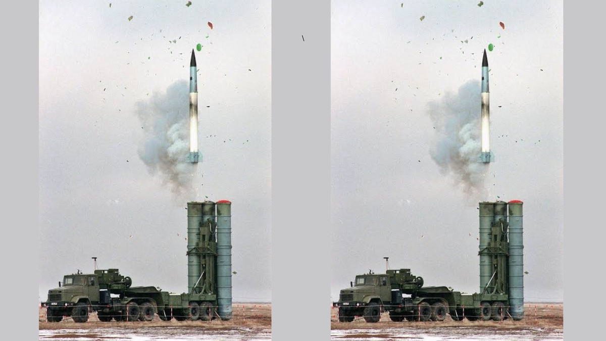 Ngược lại, S-400 được thiết kế để bảo vệ diện rộng trong mạng lưới phòng không quốc gia. Thời gian triển khai chỉ mất 5 phút, theo dõi đồng thời 300 mục tiêu, tầm bắn lên tới 400 km và độ cao đánh chặn đạt 35 km.