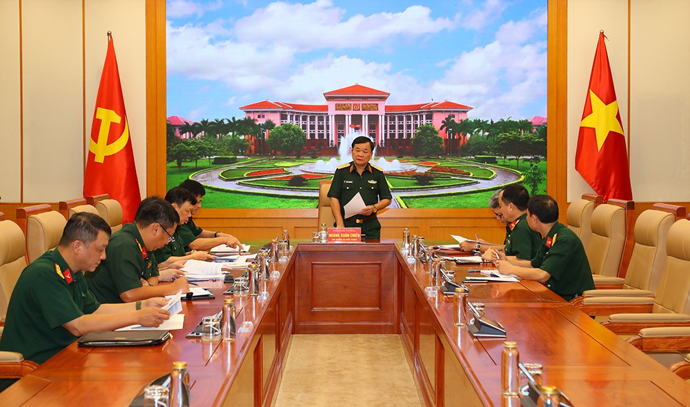 Thượng tướng Hoàng Xuân Chiến chủ trì cuộc họp. image001.jpg