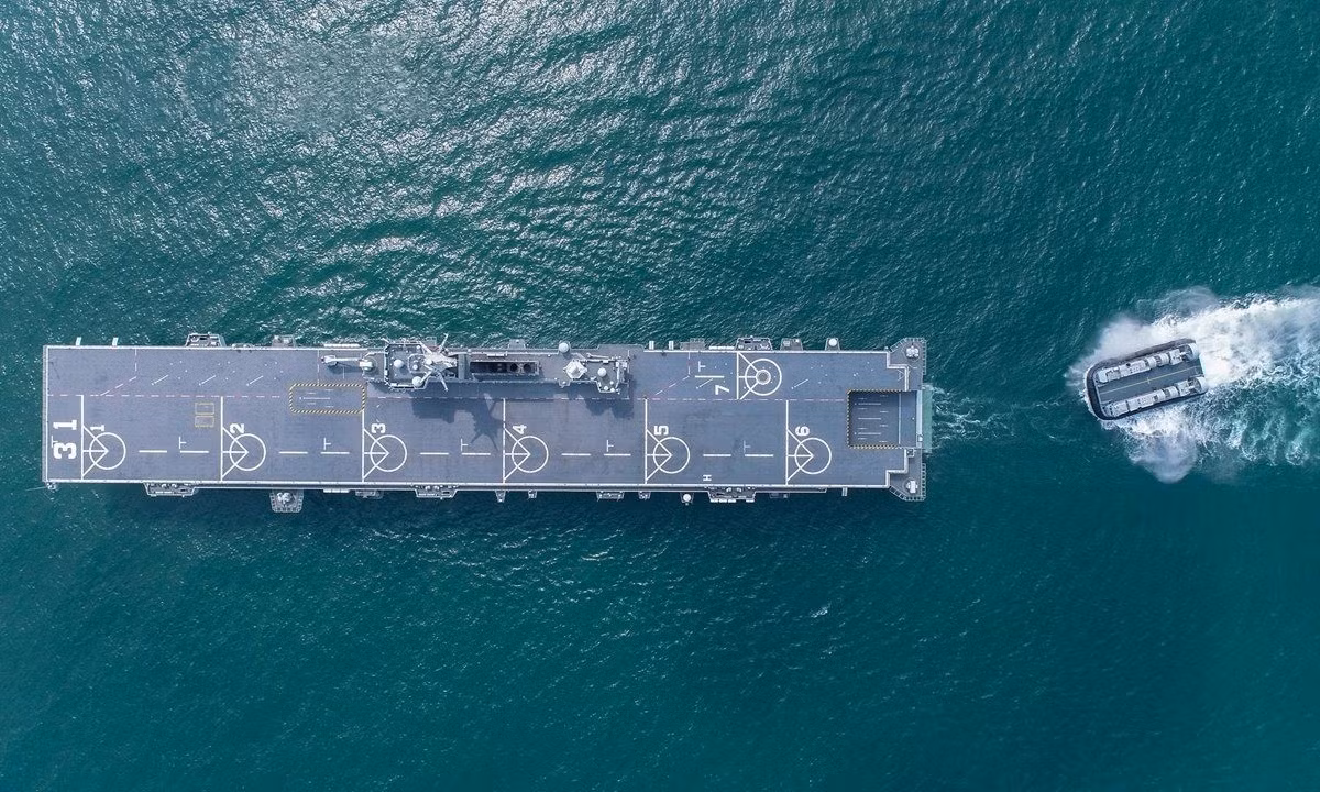 Tiến độ chế tạo, thiết kế, xây dựng nhanh chóng chưa đầy một năm kể từ khi hạ thủy, đến khi thử nghiệm con tàu này không chỉ phản ánh năng lực công nghiệp quốc phòng, mà còn phản ánh tính cấp thiết về mặt chiến lược, khi Trung Quốc tìm cách khẳng định sự thống trị ở vùng biển gần và xa hơn nữa. Ảnh: @The National Interest.