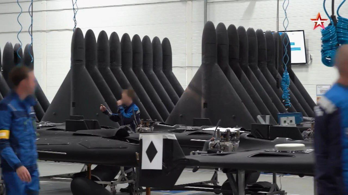 Airwars, nhóm giám sát chiến sự có trụ sở tại Anh, cho biết Nga phóng 2.000 UAV dòng Geran-2 vào Ukraine trong giai đoạn 9/2022-8/2023. Lượng UAV Geran mà Nga sử dụng đã tăng vọt trong năm nay, riêng tháng 6 có 5.337 phi cơ tham gia tập kích Ukraine. Trong trận tập kích lớn kỷ lục ngày 9/7, Nga đã triển khai 728 UAV tự sát Geran-2 và phi cơ mồi bẫy.