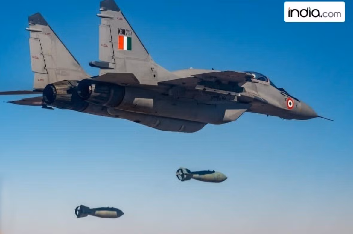 Việc tìm kiếm phụ tùng thay thế cho các hệ thống của Nga trở nên khó khăn hơn, do căng thẳng địa chính trị và gián đoạn chuỗi cung ứng, đặc biệt là sau cuộc tấn công Ukraine của Nga vào năm 2022. Chi phí bảo trì đã tăng lên và khung máy bay cũ kỹ của máy bay phản lực này cần phải được đại trùng tu toàn diện để duy trì hoạt động. Ảnh: @DefenceXP.