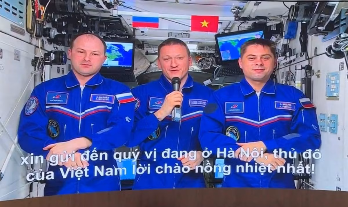 Đặc biệt, trong khuôn khổ trưng bày, các đại biểu được nghe thông điệp chúc mừng từ các phi hành gia đang làm việc trên Trạm vũ trụ quốc tế (ISS) với lời khẳng định: hợp tác chính là “quỹ đạo” bền vững nhất đưa nhân loại tiến xa hơn vào không gian.