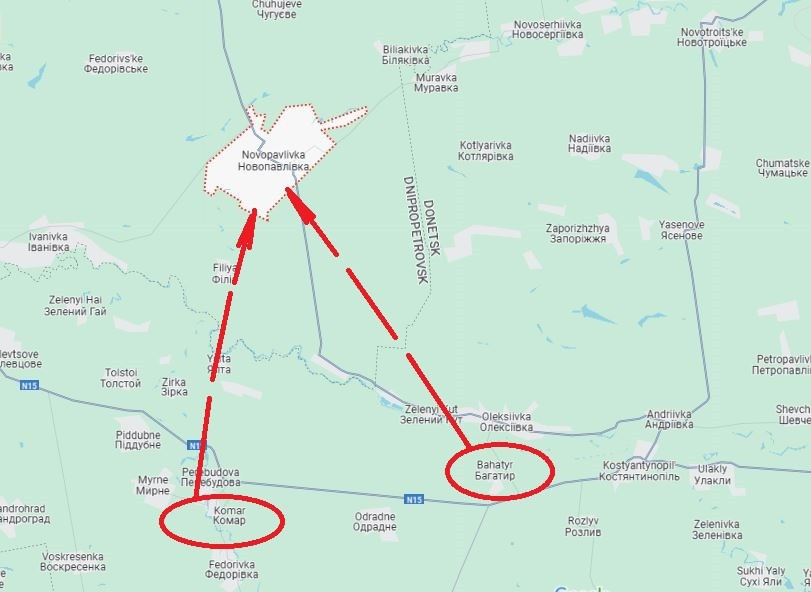Ngôi làng Komar nằm trên đường H15, dẫn đến vùng Zaporizhia; ở phía bắc Komar, cách đó khoảng 8 km là tỉnh Dnepropetrovsk, quê hương của Tổng thống Zelensky. Nếu chiếm được Komar, quân Nga sẽ có cơ hội tấn công vào trung tâm hậu cần chính của AFU ở phía đông vùng Dnipropetrovsk, đó là Novopavlivka. Tới thời điểm hiện tại, đường H15 gần Komar, đã nằm trong tầm kiểm soát bằng hỏa lực của Cụm Vostok/RFAF.