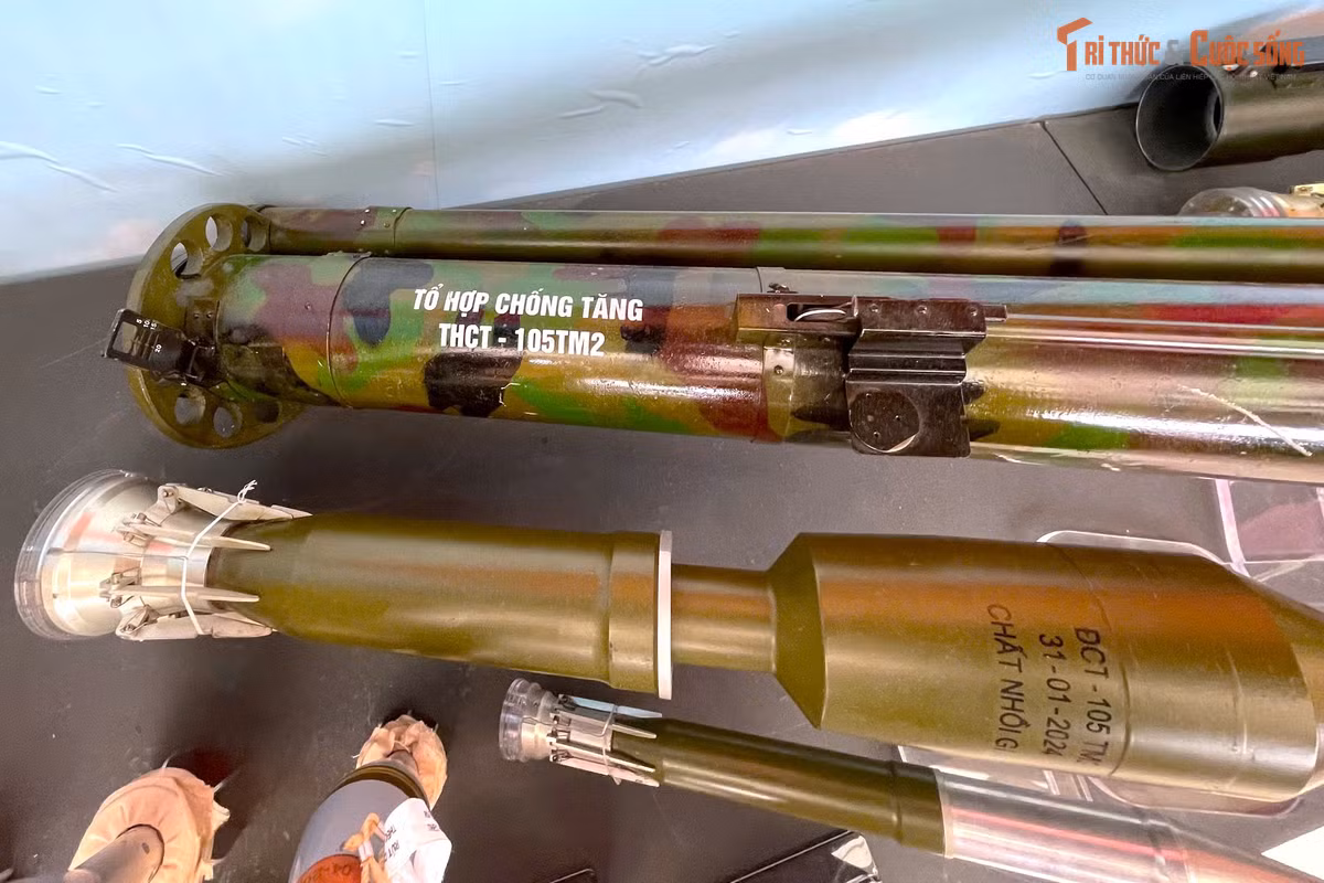 Theo số liệu công bố, THCT-105TM2 nặng 13,8 kg, tầm bắn thẳng (với mục tiêu cao 2 m) là 200 m, tầm bắn lớn nhất 400 m và bắn qua cỡ nòng chính 105 mm, nòng phụ 42 mm. Tổ hợp có thể bắn được các loại xe tăng có giáp phản ứng nổ dày 600 mm.