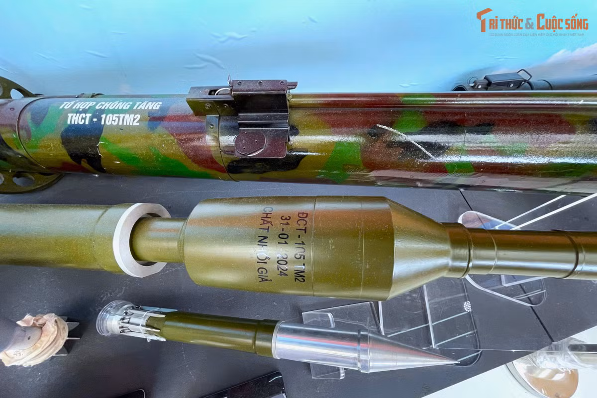 Hiện nay, mỗi loại xe tăng đều có hệ thống phòng thủ chủ động. Hệ thống này giúp xe tăng phát hiện đầu đạn bắn đến trong 0,5 giây. Sau đó, xe tăng sẽ phóng ra đầu đạn đánh chặn đầu đạn tấn công.